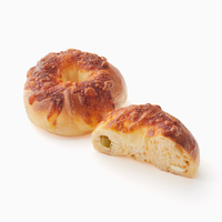 ベーグル（トマト＆オリーブチーズ）